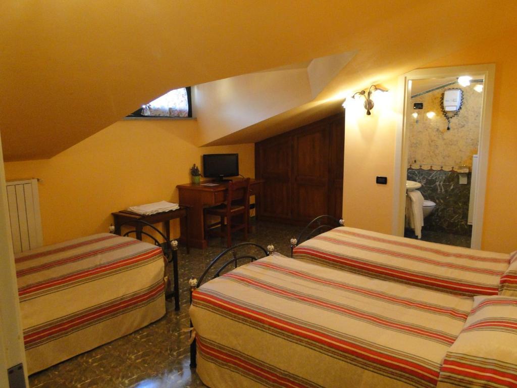 Hotel Le Lanterne Borgo San Dalmazzo Habitación foto